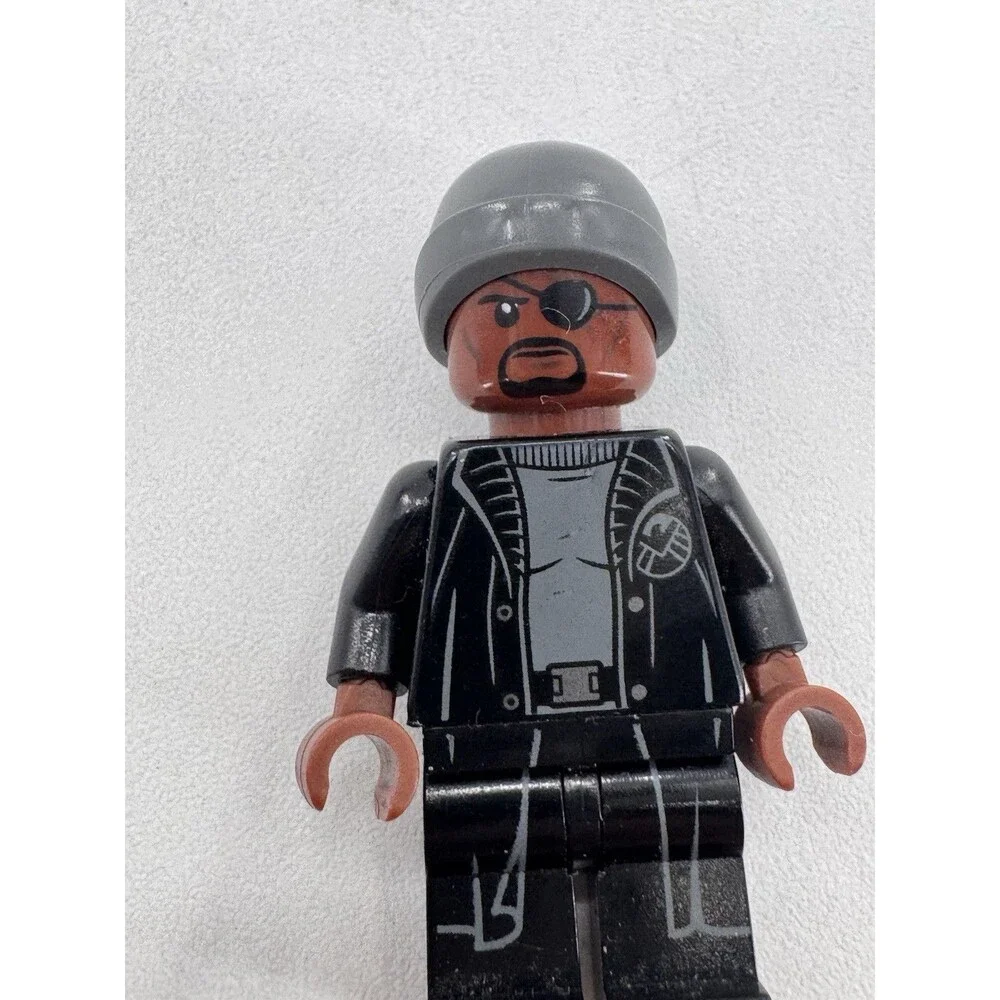 LEGO Marvel Superheroes Gray Beanie Nick Fury Minifigure sh0758 2s